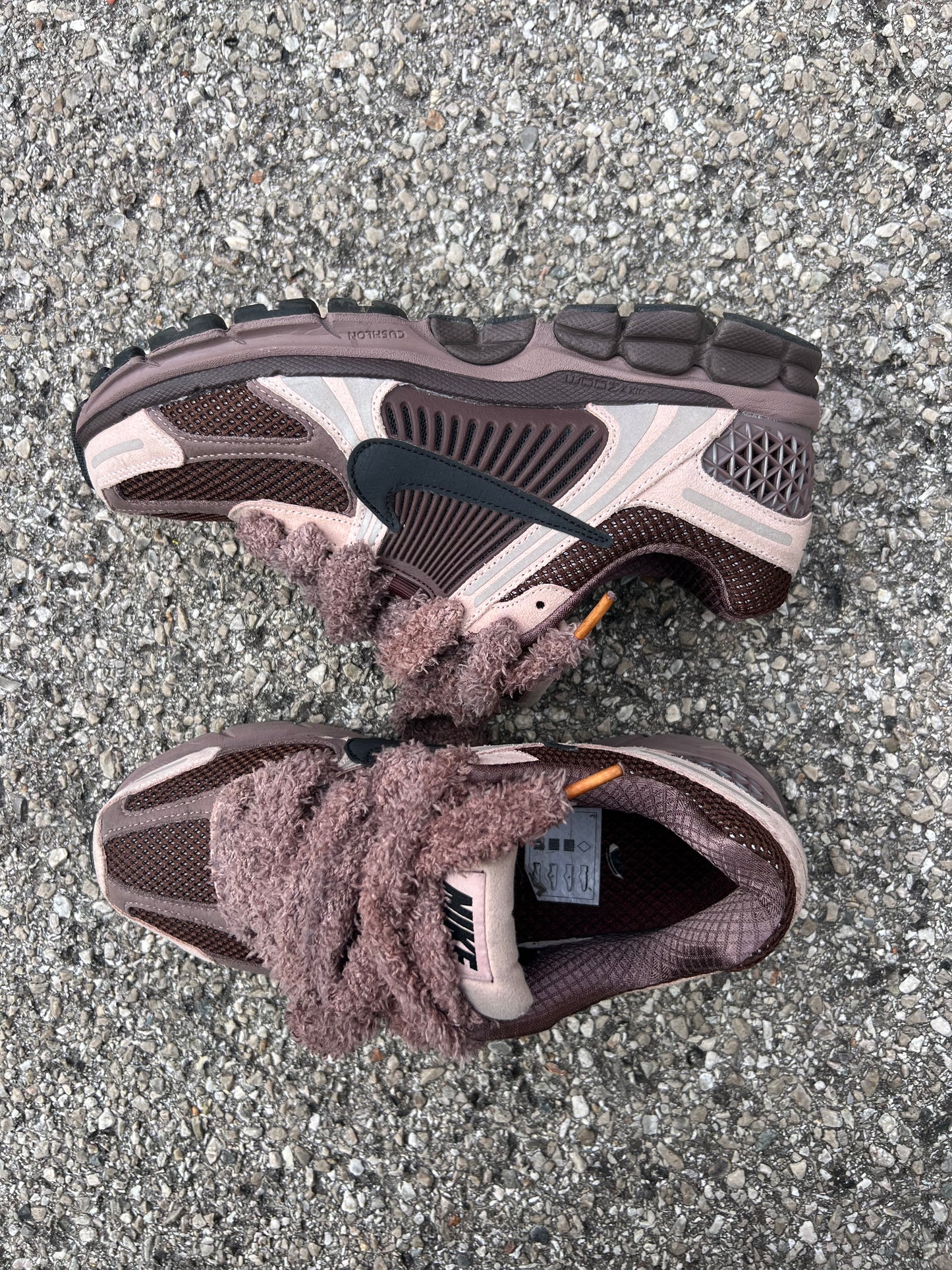 NIKE VOMERO 5 - PLUM ÉCLIPSE