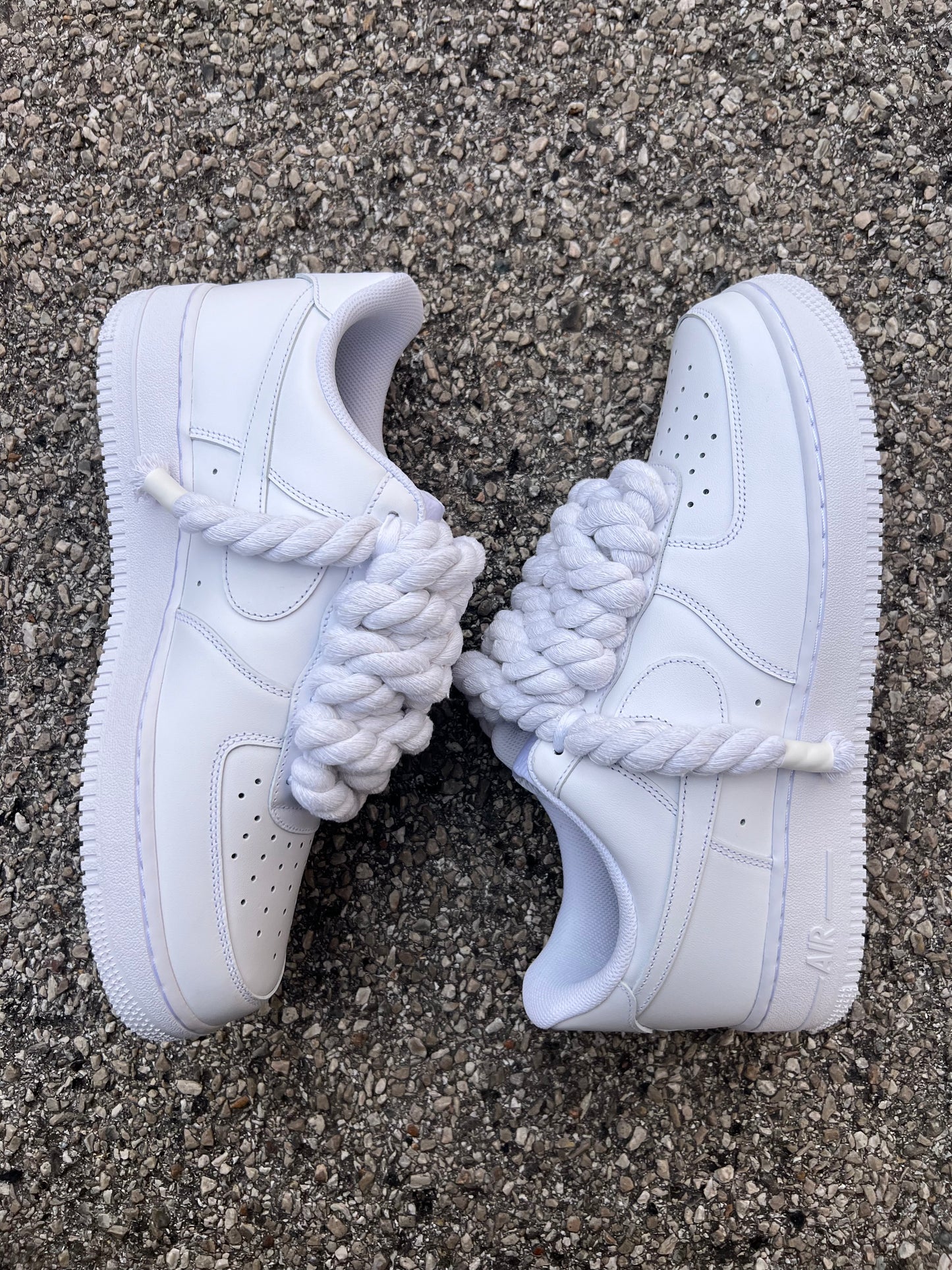 NIKE AIR FORCE 1 - ALL WHITE