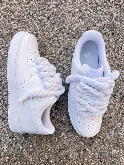 NIKE AIR FORCE 1 - ALL WHITE