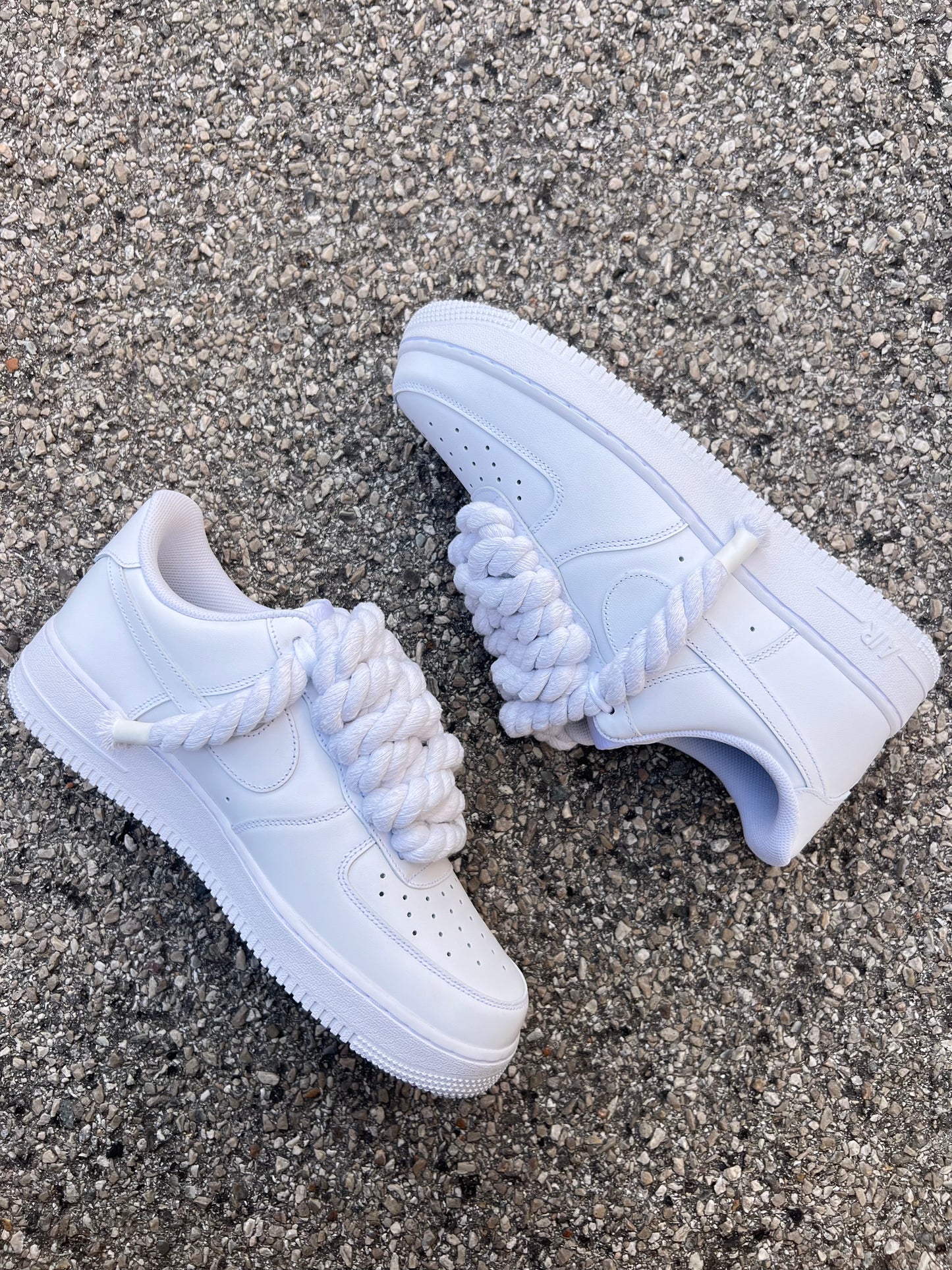 NIKE AIR FORCE 1 - ALL WHITE