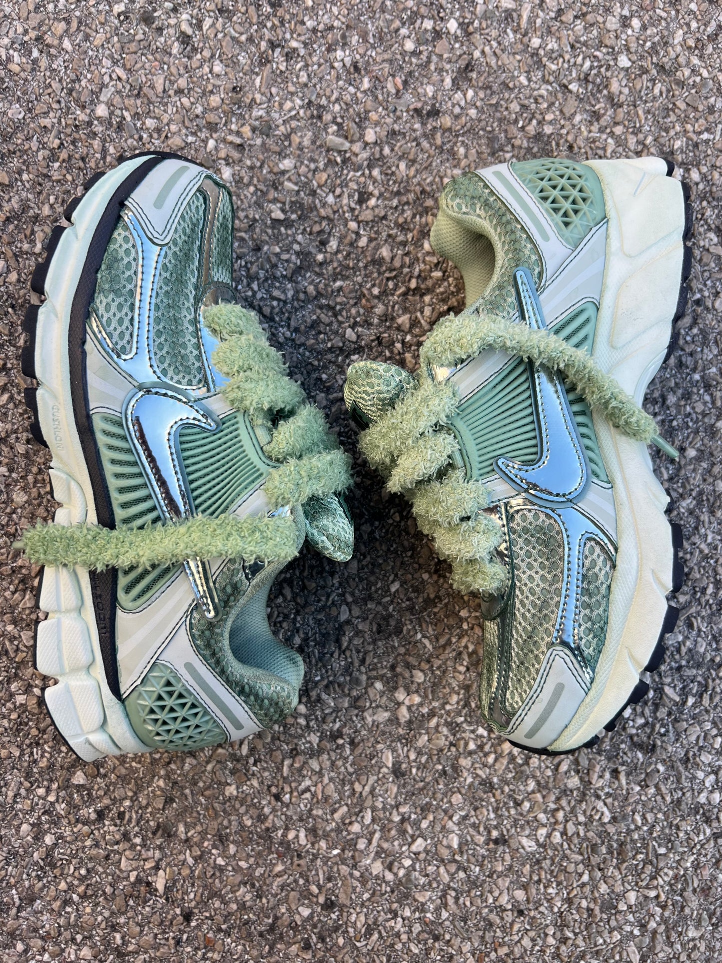 NIKE VOMERO 5 - VERDE