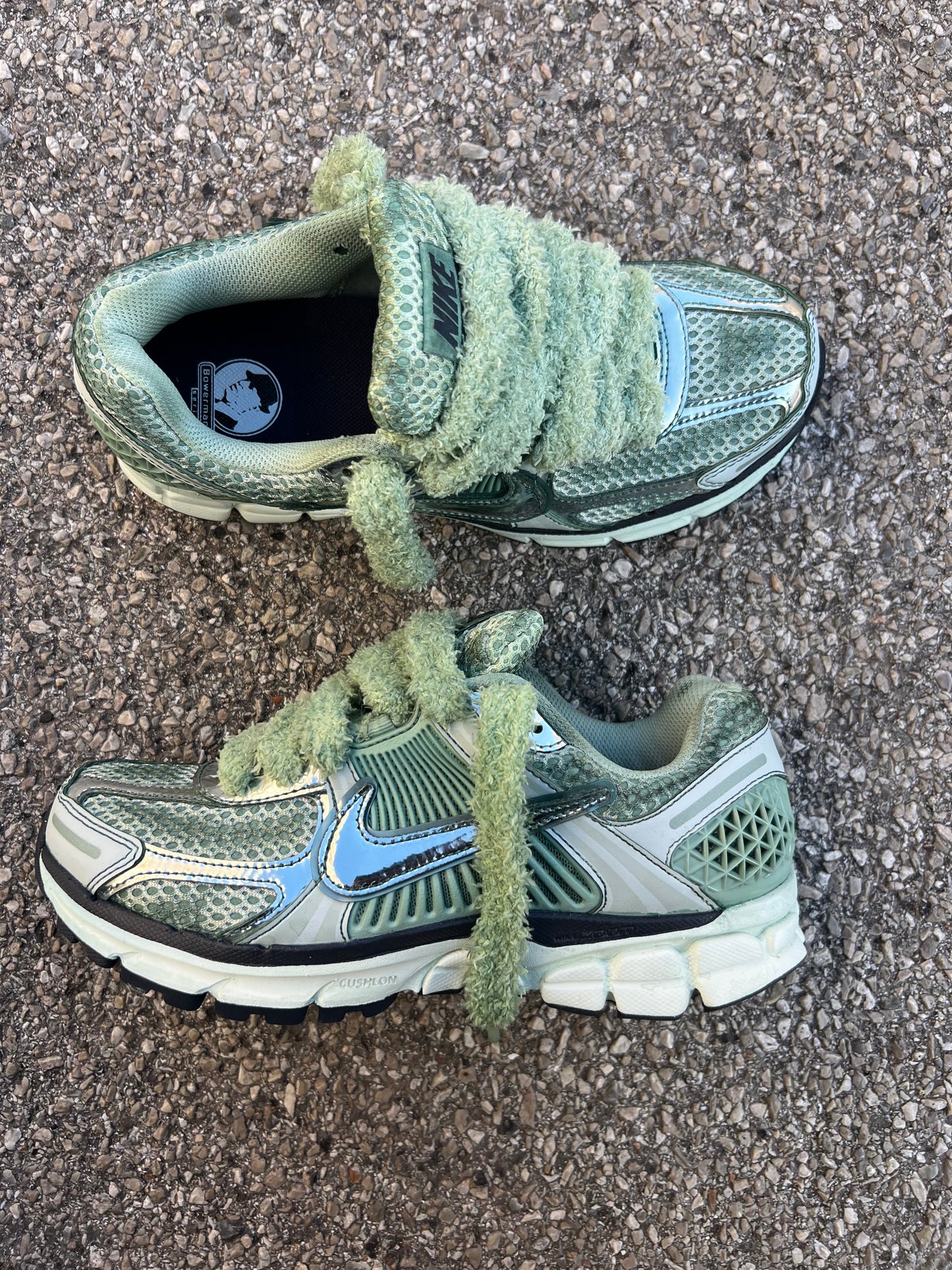 NIKE VOMERO 5 - VERDE