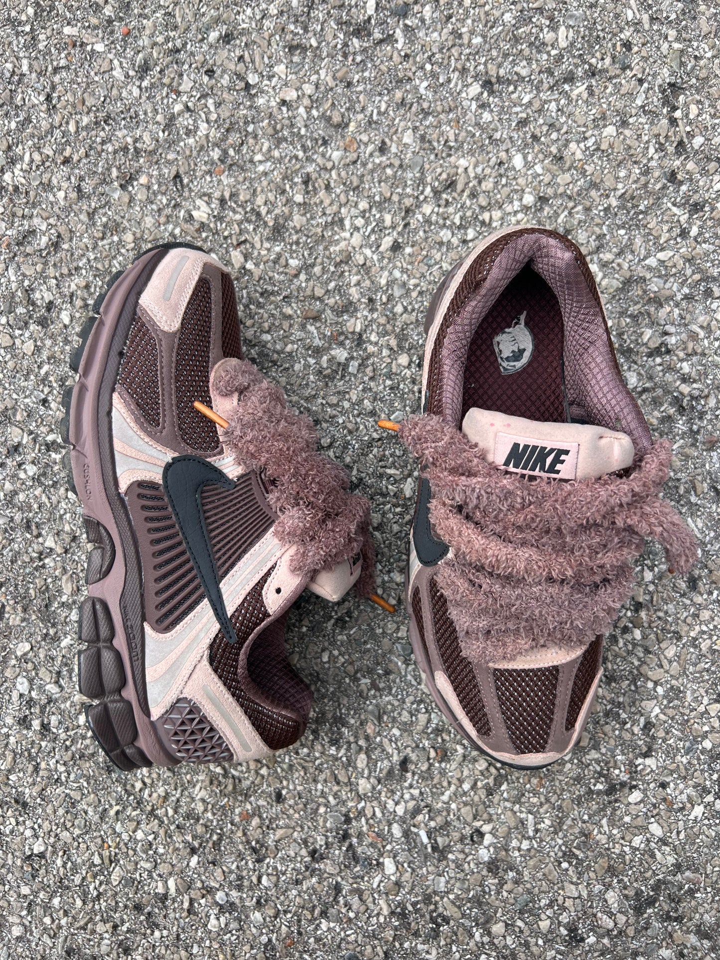 NIKE VOMERO 5 - PLUM ÉCLIPSE