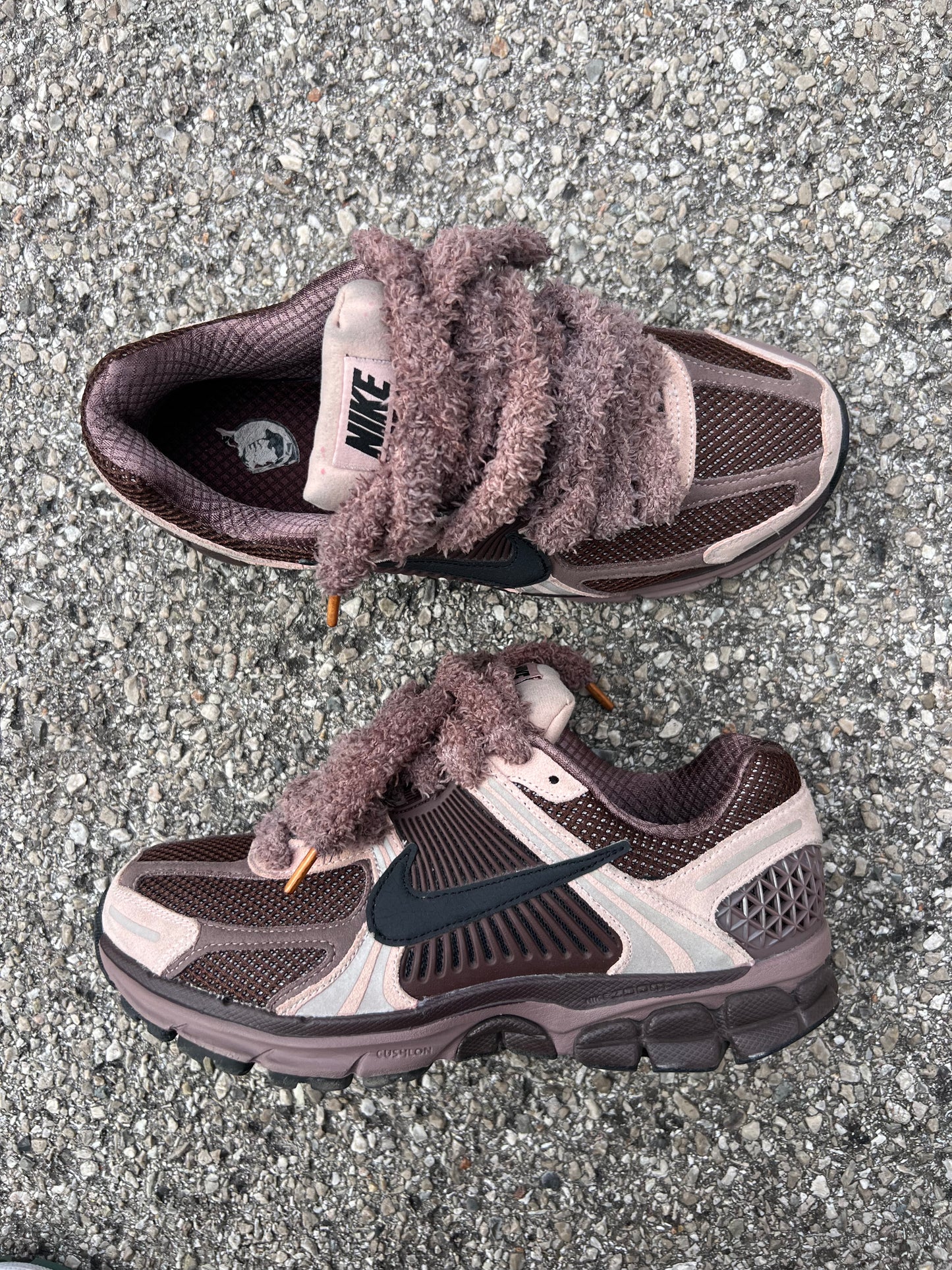 NIKE VOMERO 5 - PLUM ÉCLIPSE