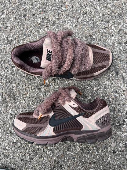 NIKE VOMERO 5 - PLUM ÉCLIPSE