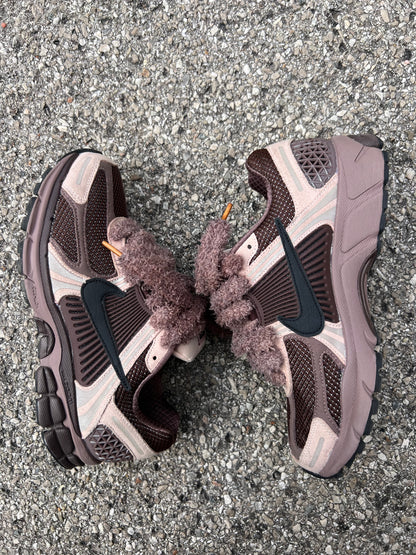 NIKE VOMERO 5 - PLUM ÉCLIPSE