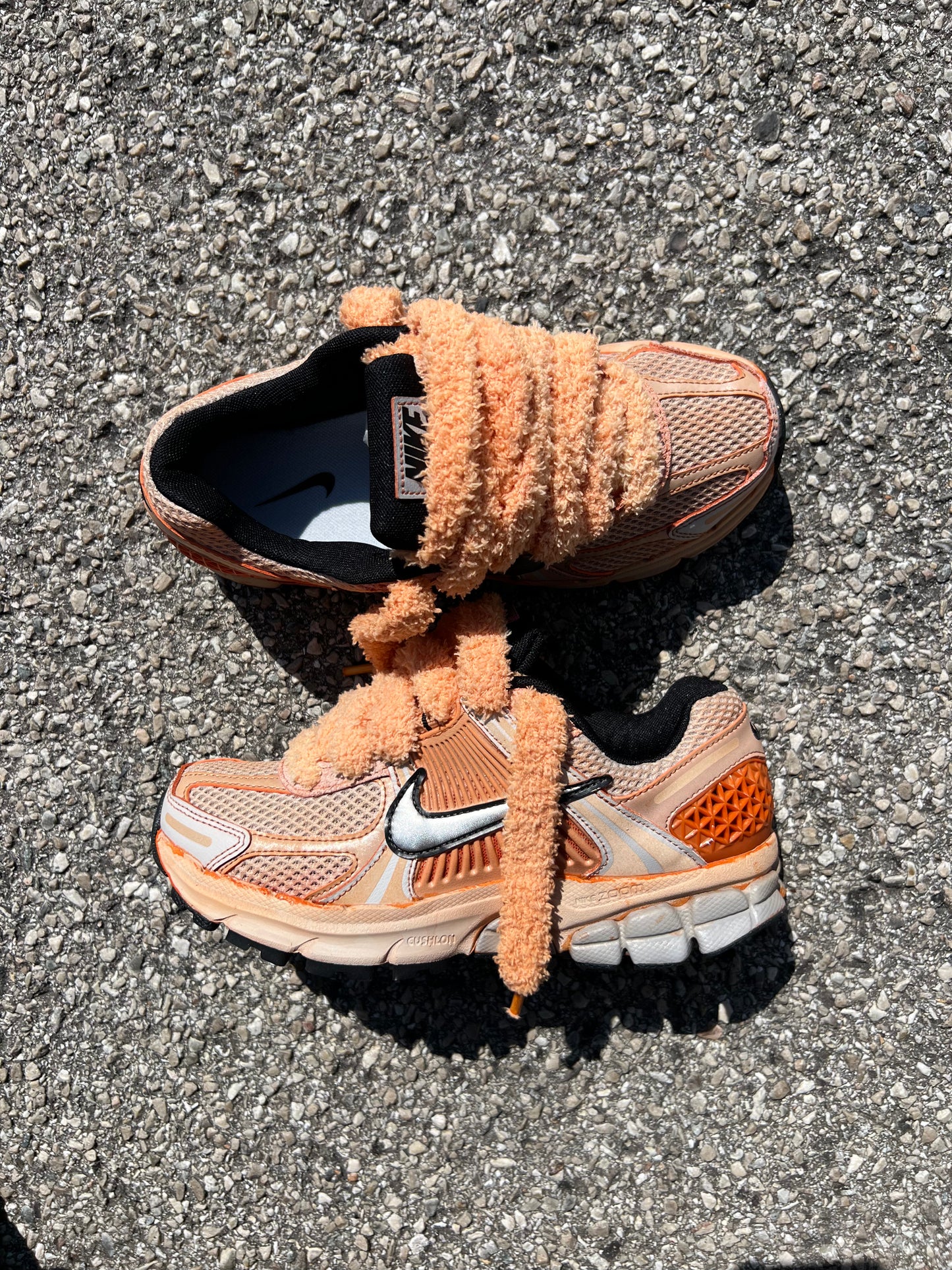 NIKE VOMERO 5 - PEACH