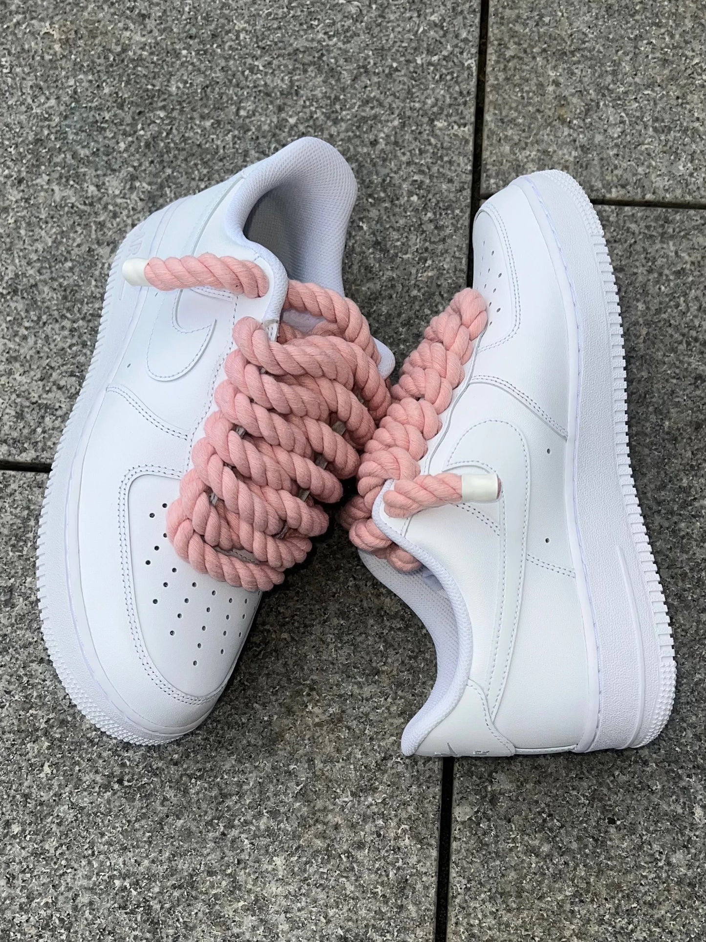 NIKE AIR FORCE 1 - ALL WHITE