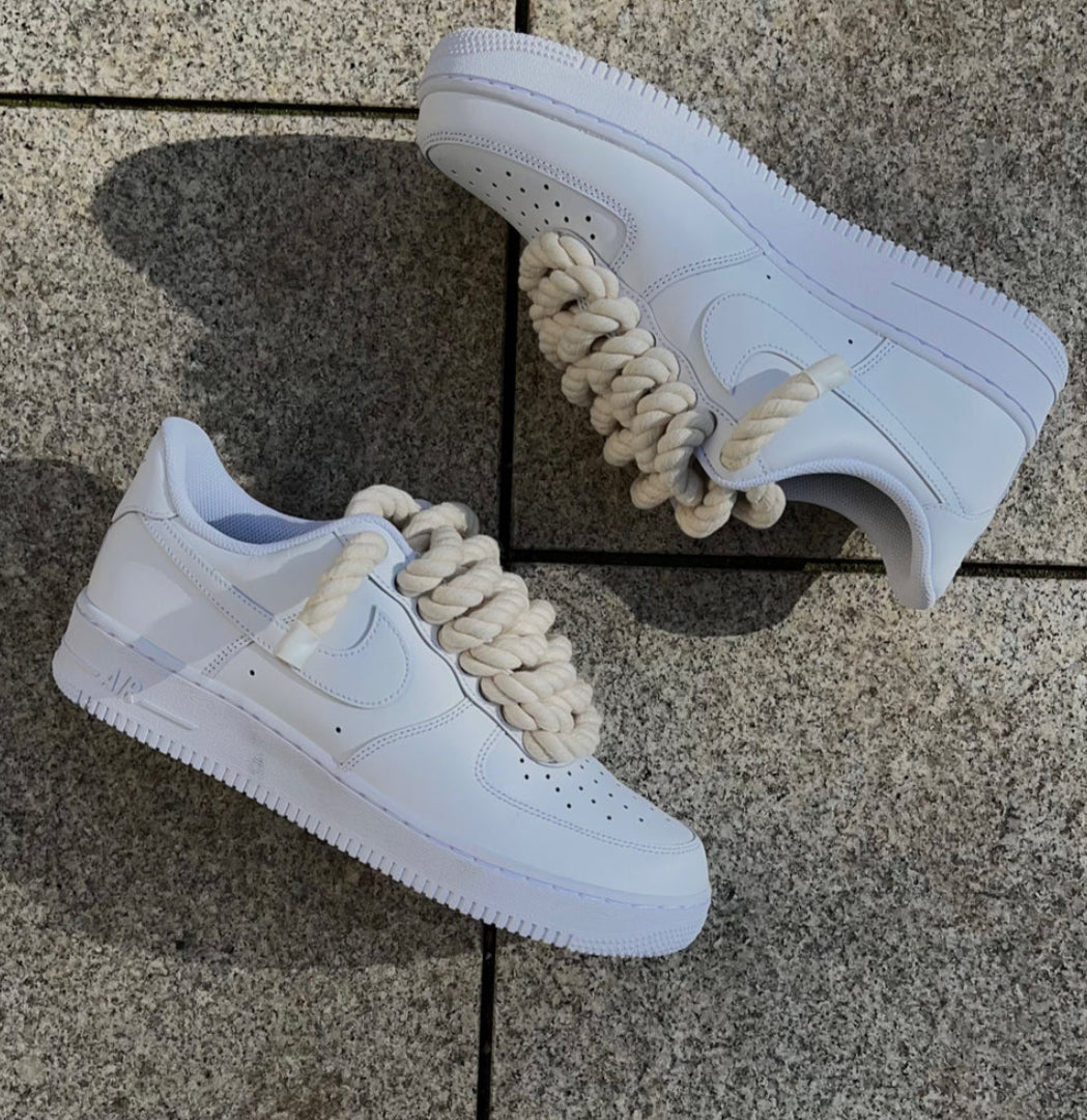 NIKE AIR FORCE 1 - ALL WHITE